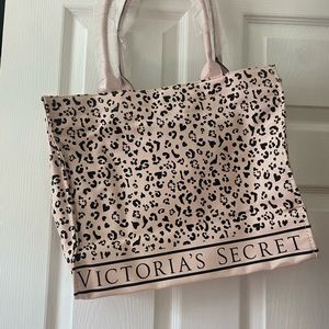 VICTORIA SECRET OVERNIGHT TOTE